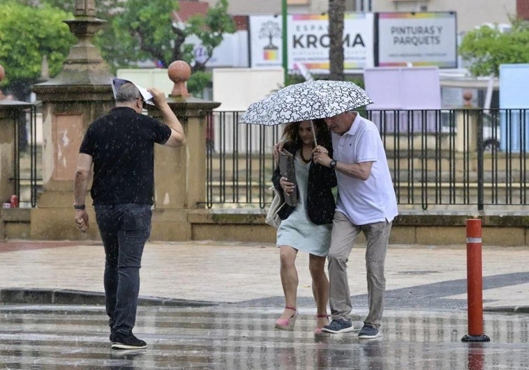 Aemet activa avisos amarillos por altas temperaturas y tormentas este martes en la Región de Murcia